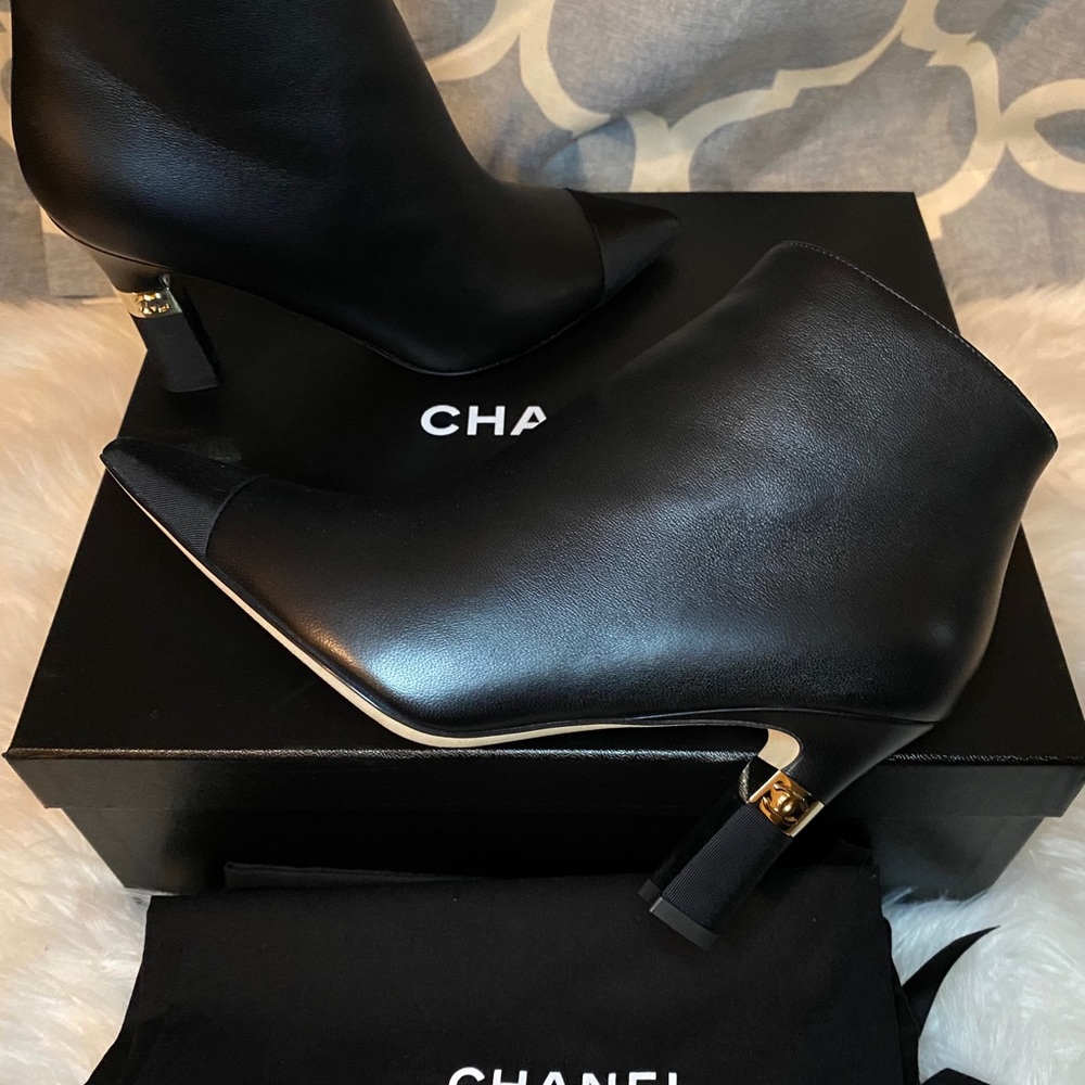 🖤Brand New CHANEL Ankle boots 20P BLACK & GOLD